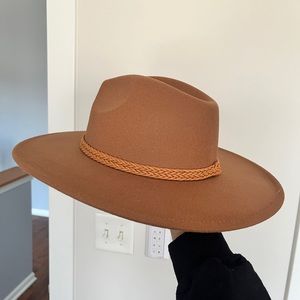 Wide Brim Fedora Hat. Western hat. Like new!